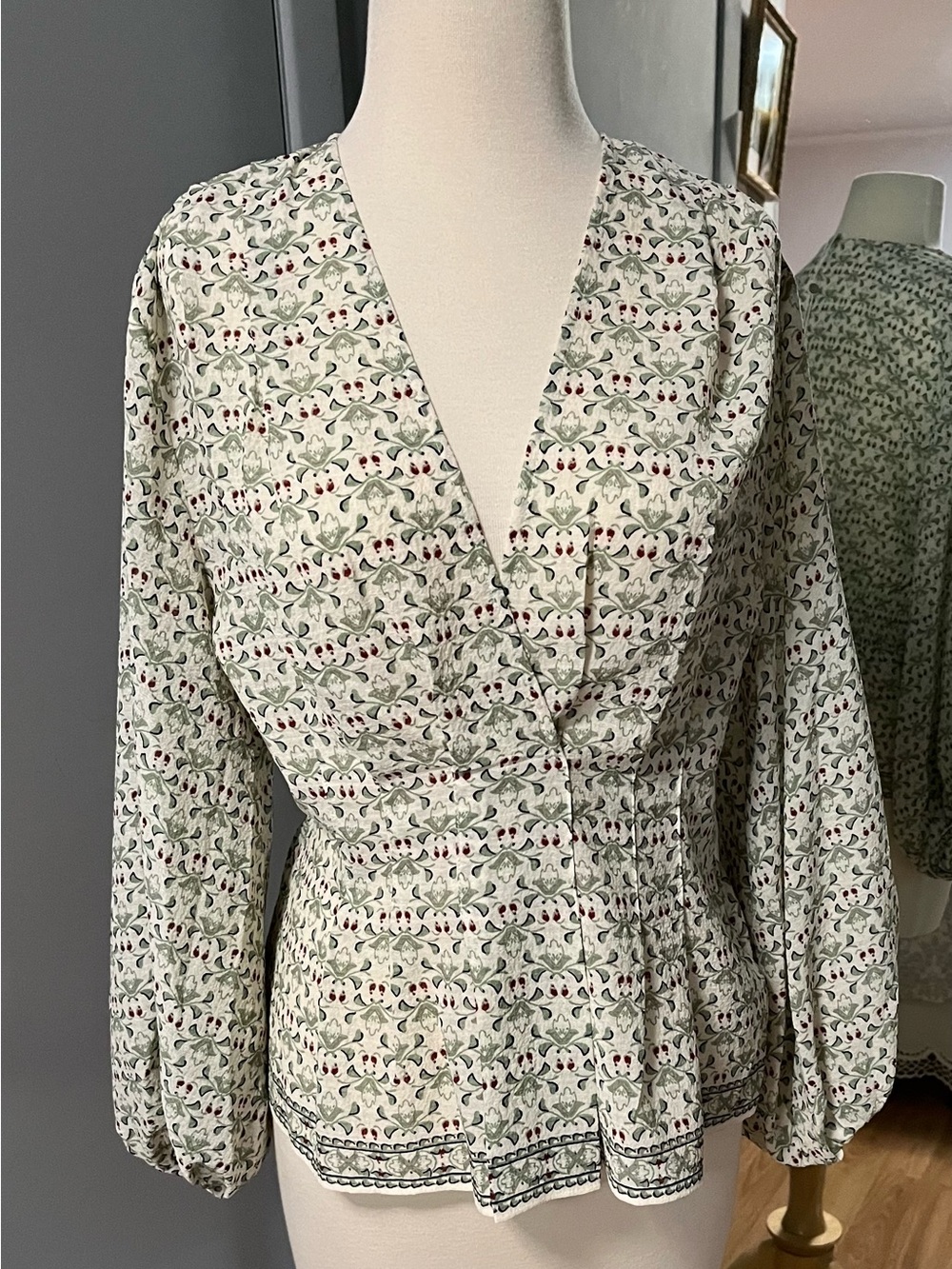 Max Studio Green and White Floral V-Neck Long Sleeve Peplum Blouse